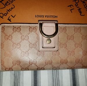 💯Authentic Gucci D-Ring Wallet 💯